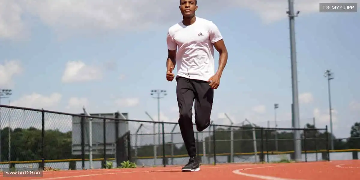 实时解说,让你不错过任何一个绝杀瞬间!🎙️🏃